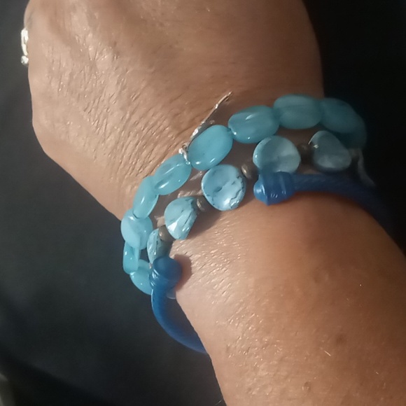 Blue twisted cable cuff bracelet & 2 expandable blue beaded bracelets. - Picture 2 of 10